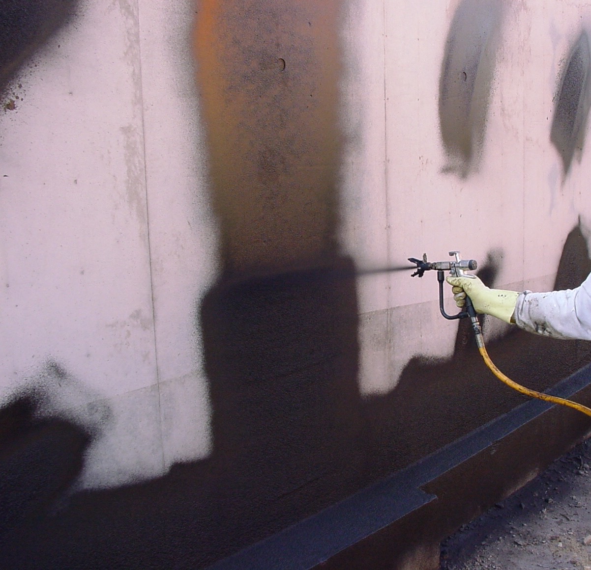 Joint de sous-sol extérieur bitume pulvérisé.jpg