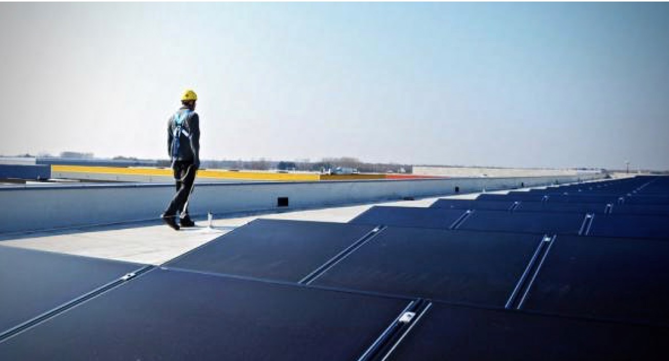 TPO Dachbahnen Sonnenkollektoren.jpg