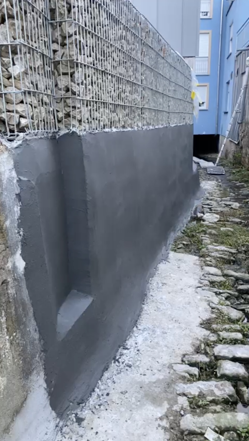 Gabionenwand abgedichted